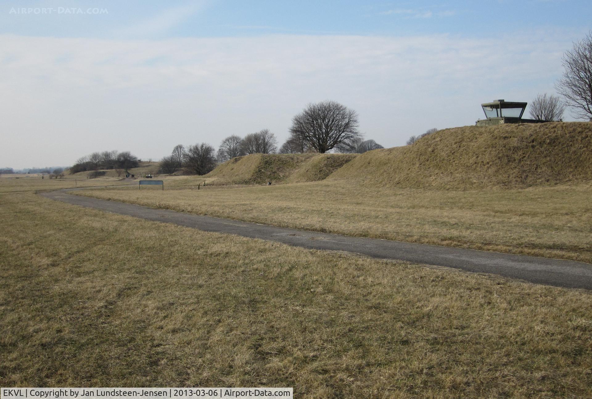 EKVL Airport - To the right the spare control tower in the northern part of the closed Vaerloese Air Base in Denmark. The tower was built in 1961. The glass top section was removed a few years after the photo was taken.