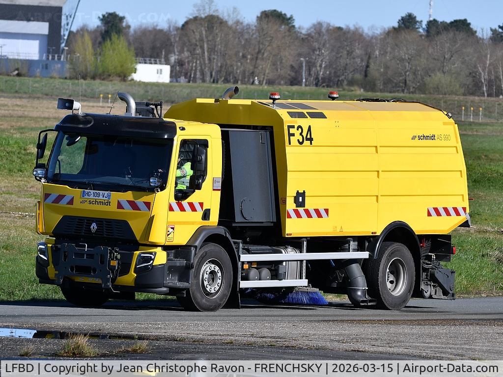 Bordeaux Airport, Merignac Airport France (LFBD) - balayeuse à grande vitesse Schmidt AS 990