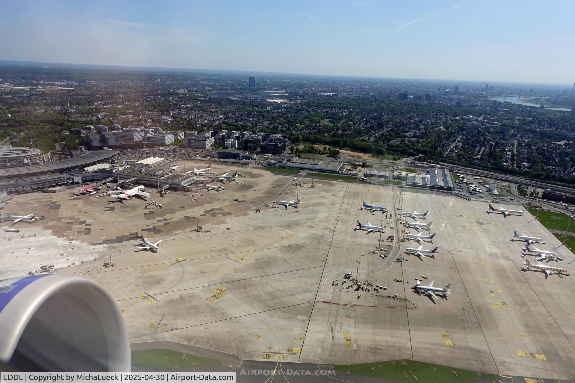 Düsseldorf International Airport, Düsseldorf Germany (EDDL) - Terminal C and the outer positions (taken from SE-ROZ, DUS-OSL)