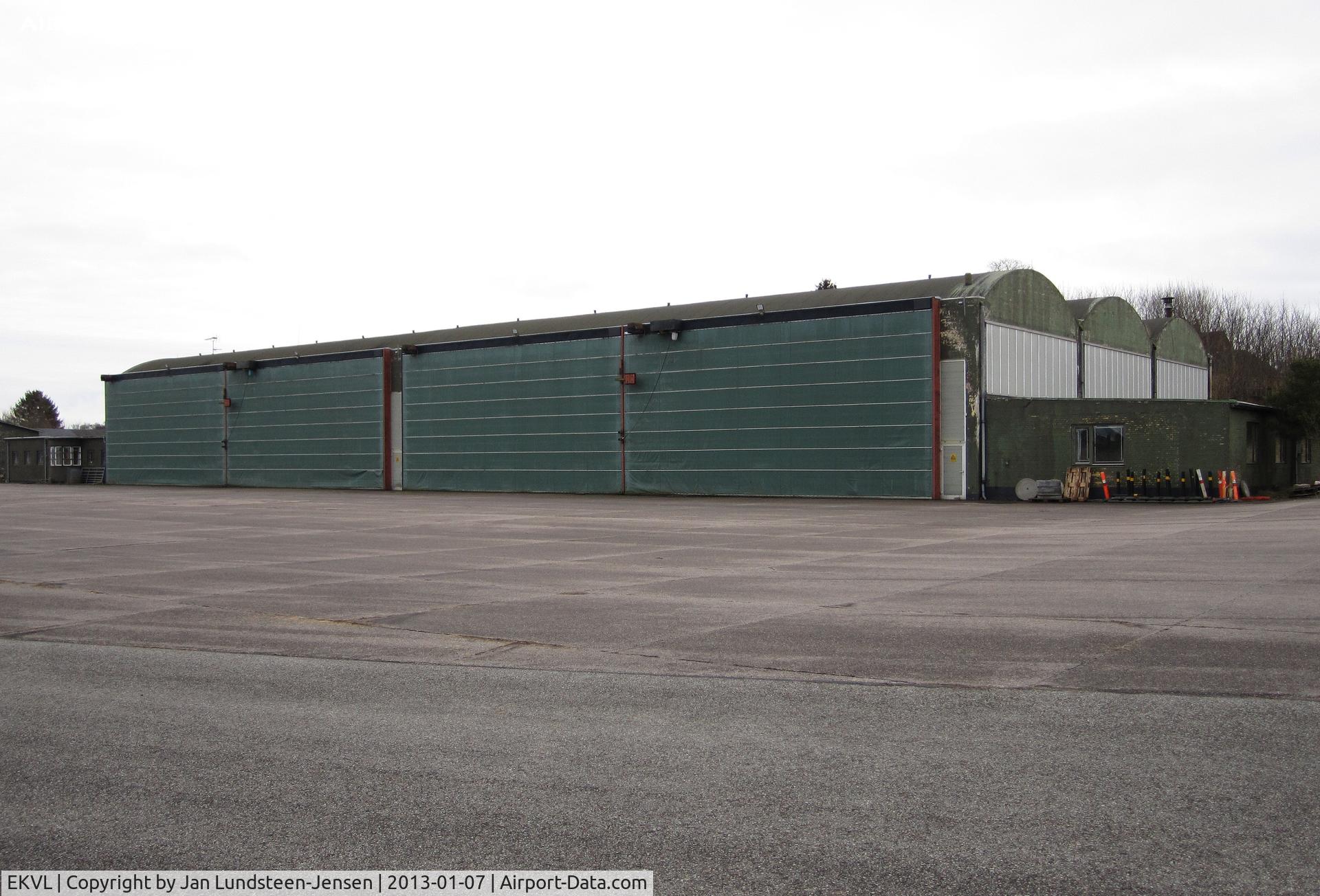 EKVL Airport - Hangar 1 at the closed Vaerloese Air Base in Denmark. The hangar was built in 1939-1940. The air base closed in 2004.