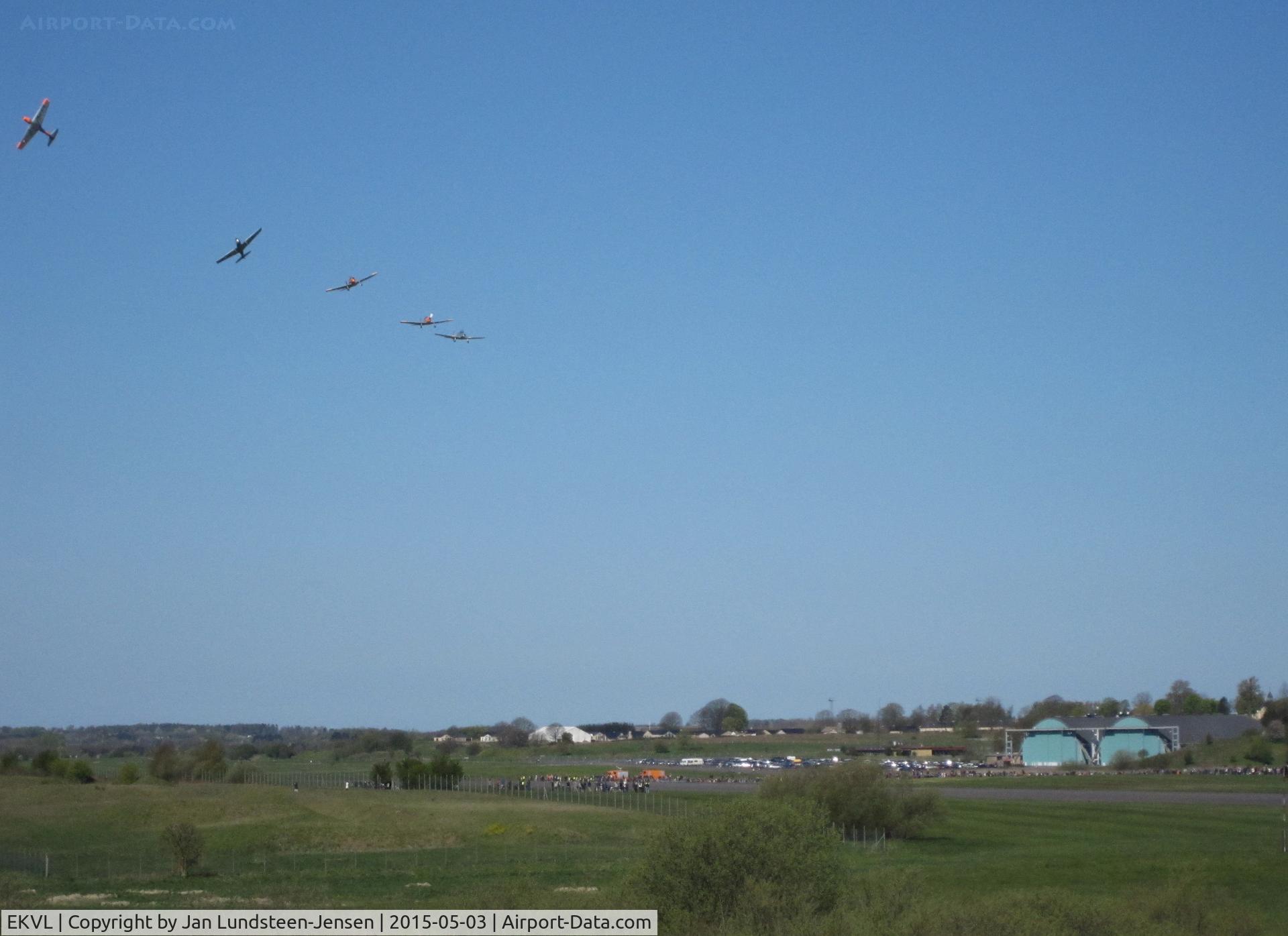 EKVL, Five DHC-1 Chipmunks breaking at arrival before landing on Runway 10 at an airshow at the former Vaerloese Air Base in Denmark. Runway 10-28 and Hangar 46 seen to the right.