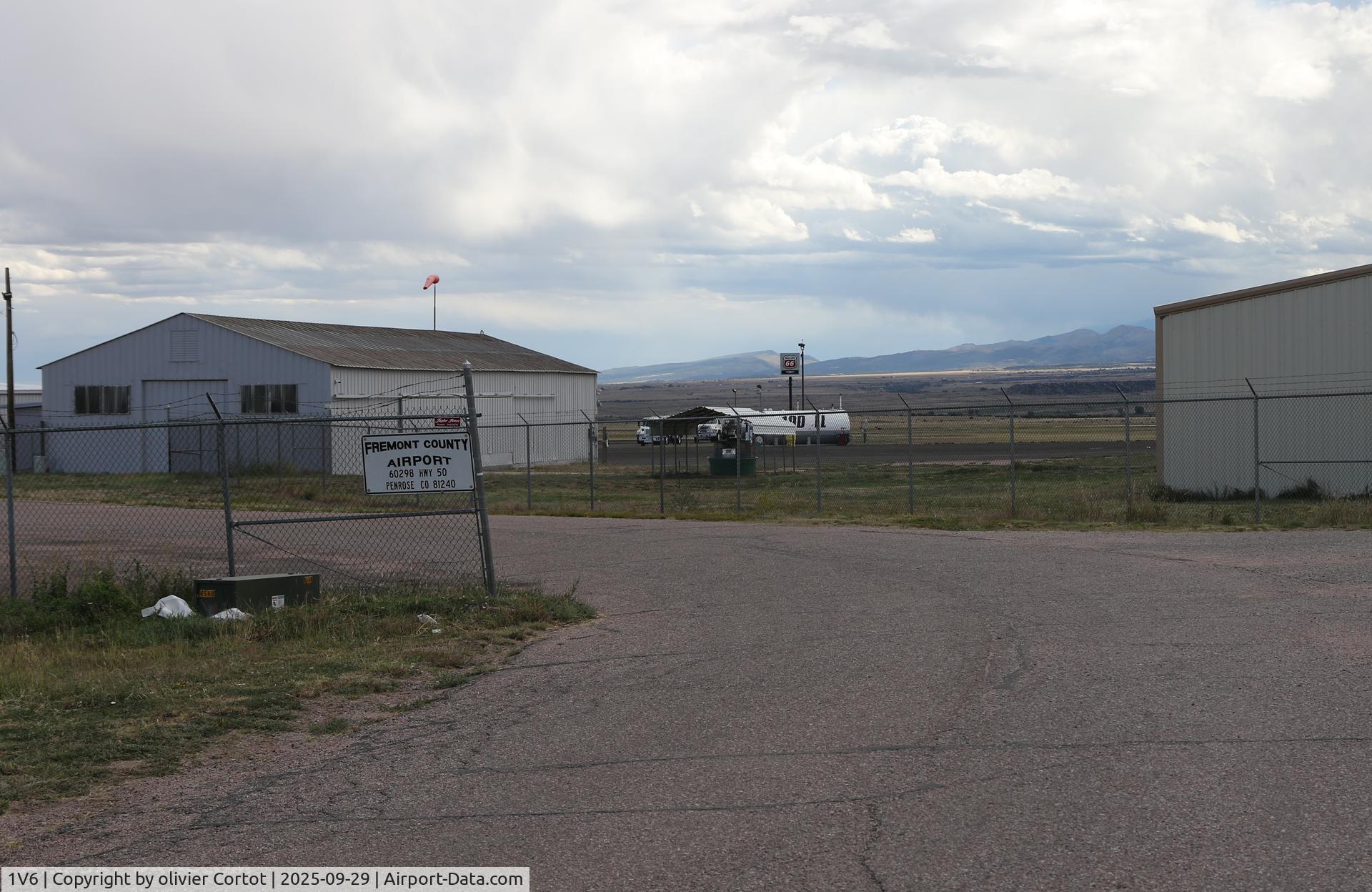 Fremont County Airport, road entry