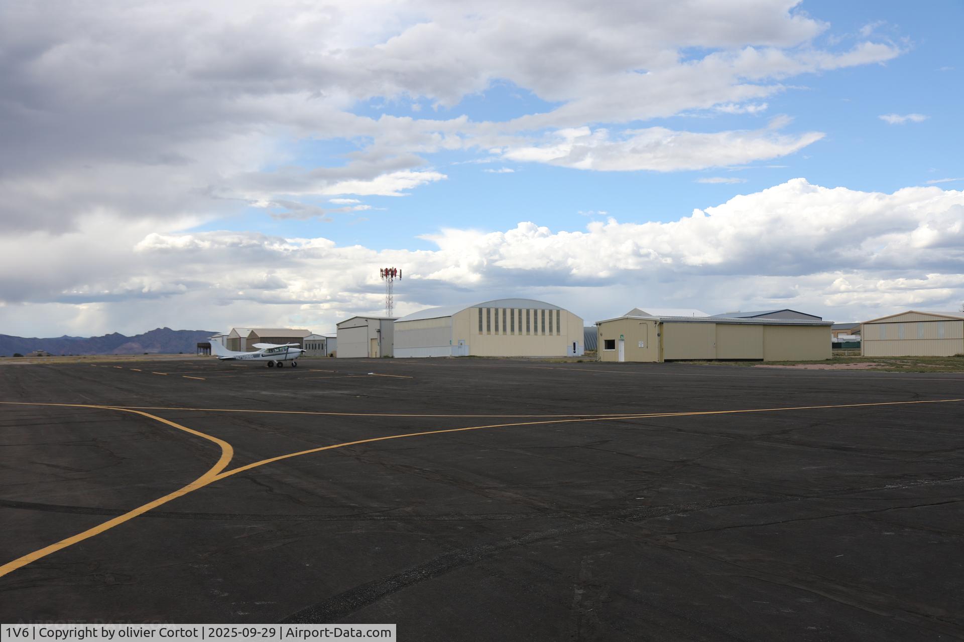 Fremont County Airport, tarmac