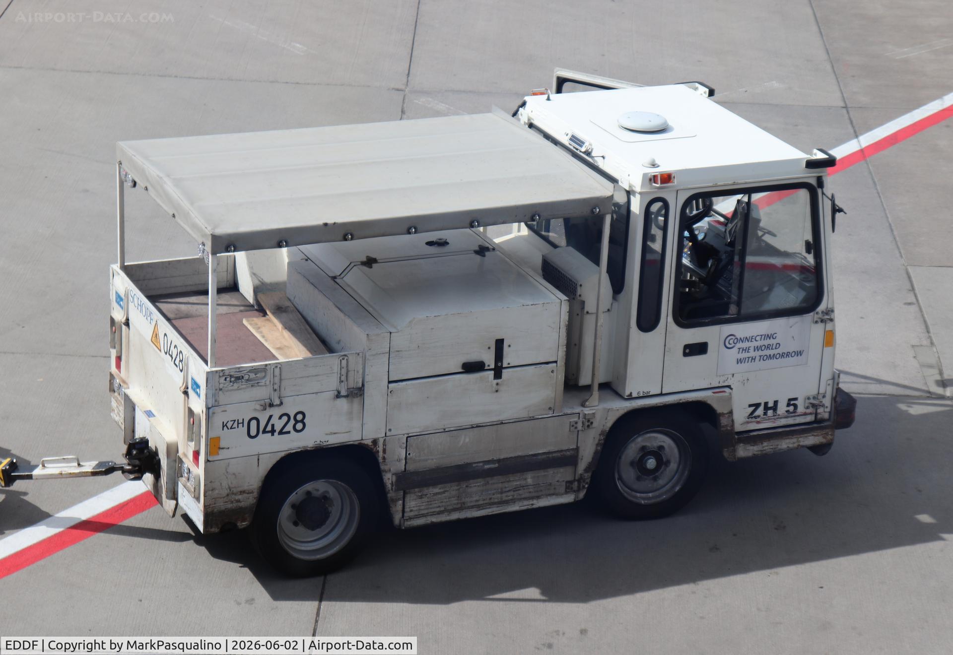 Frankfurt International Airport, KZH Baggage cart tug