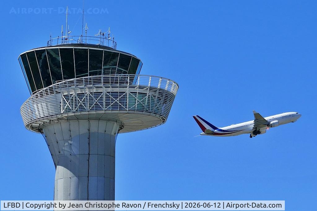 Bordeaux Airport, tower with France Air Force One