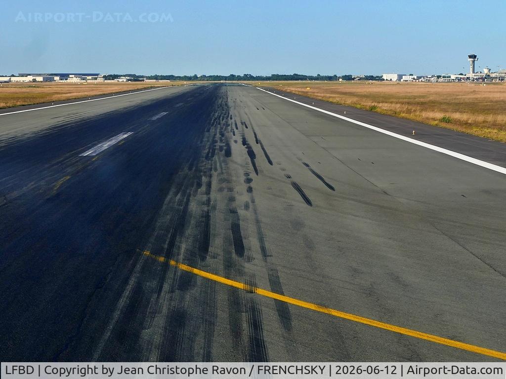 Bordeaux Airport, Runway 05/23