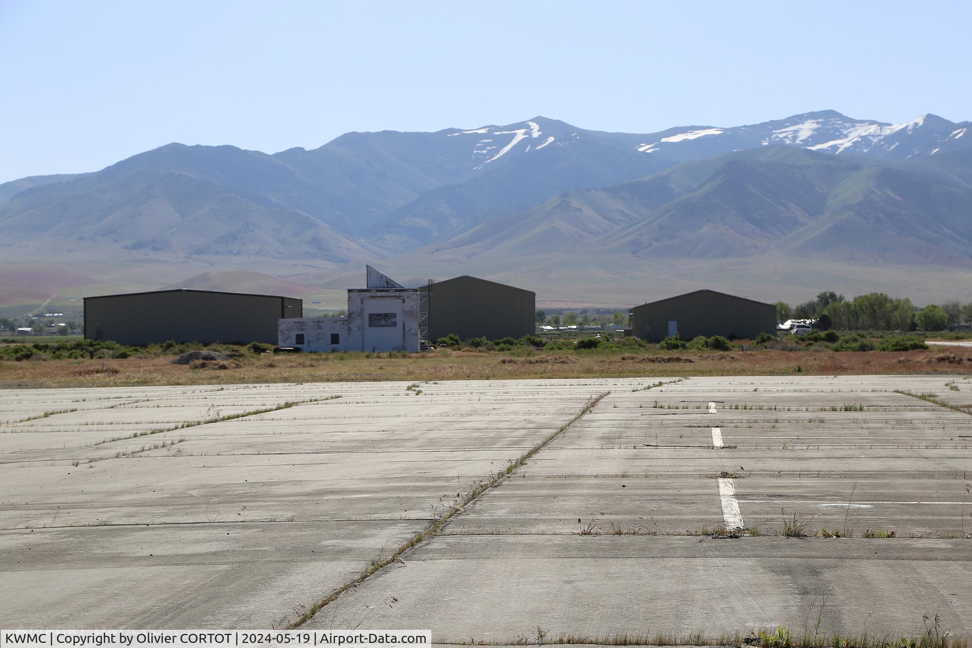 Winnemucca Municipal Airport, the tarmac