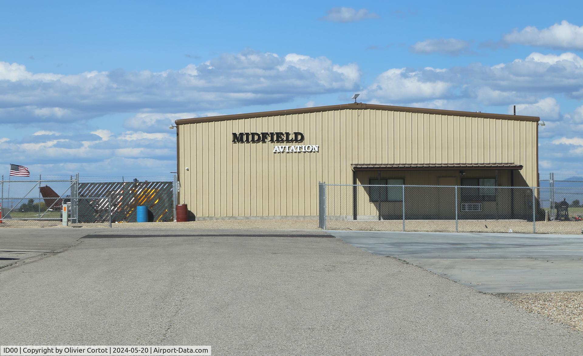 Hubler Field Airport, Mildler aviation building