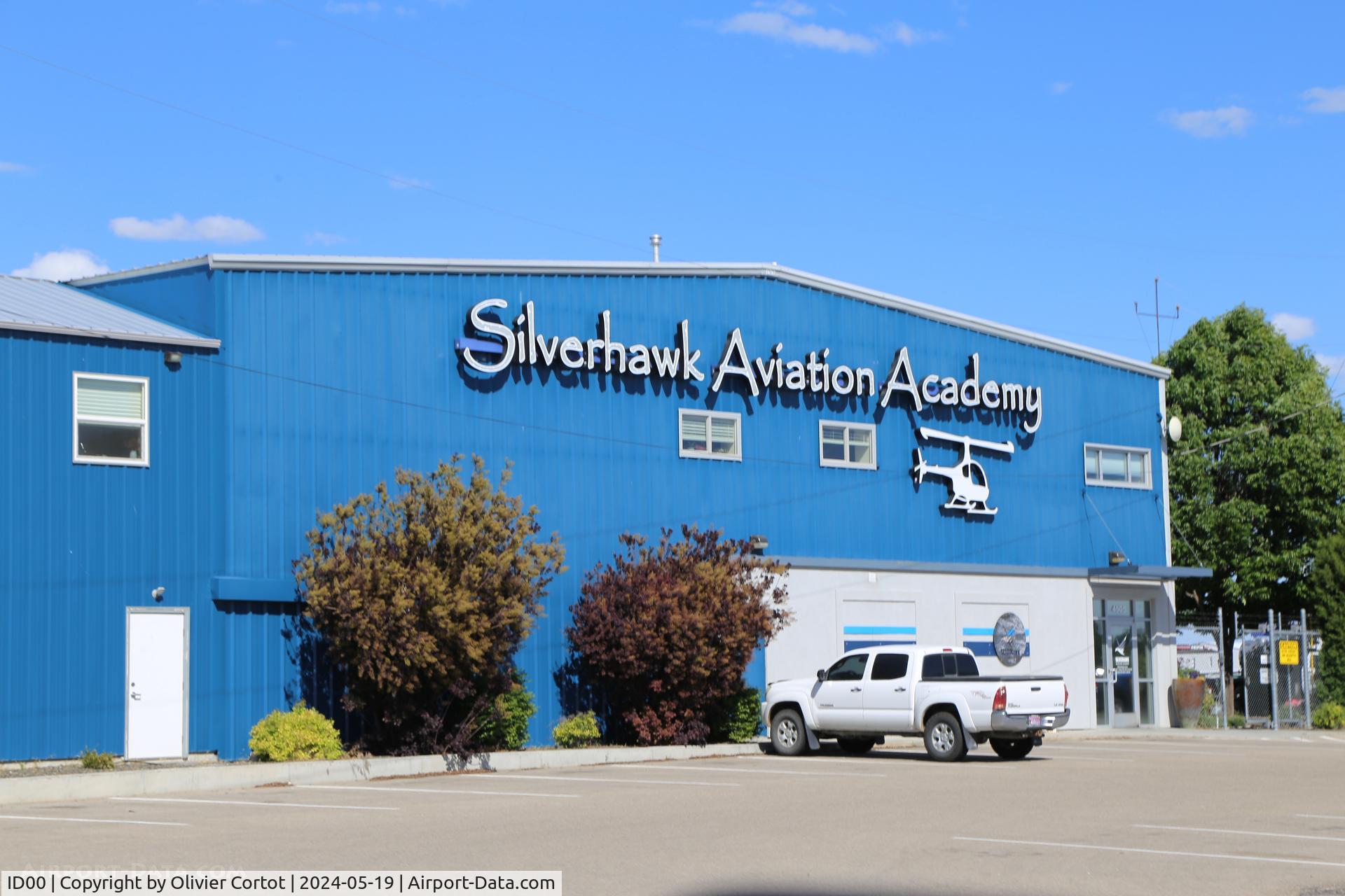 Hubler Field Airport, Silverhawk aviation building
