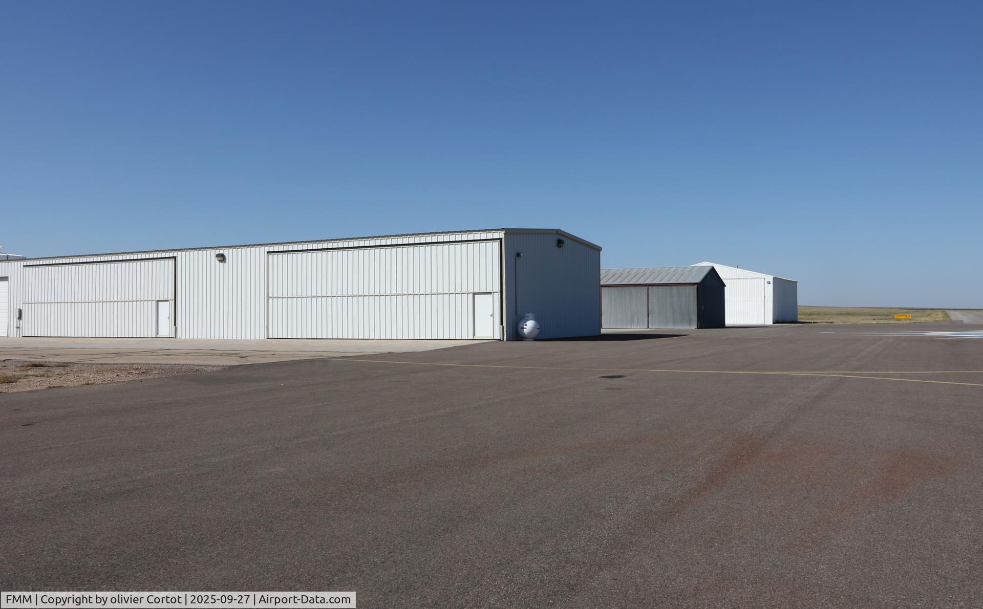 Fort Morgan Municipal Airport, hangars
