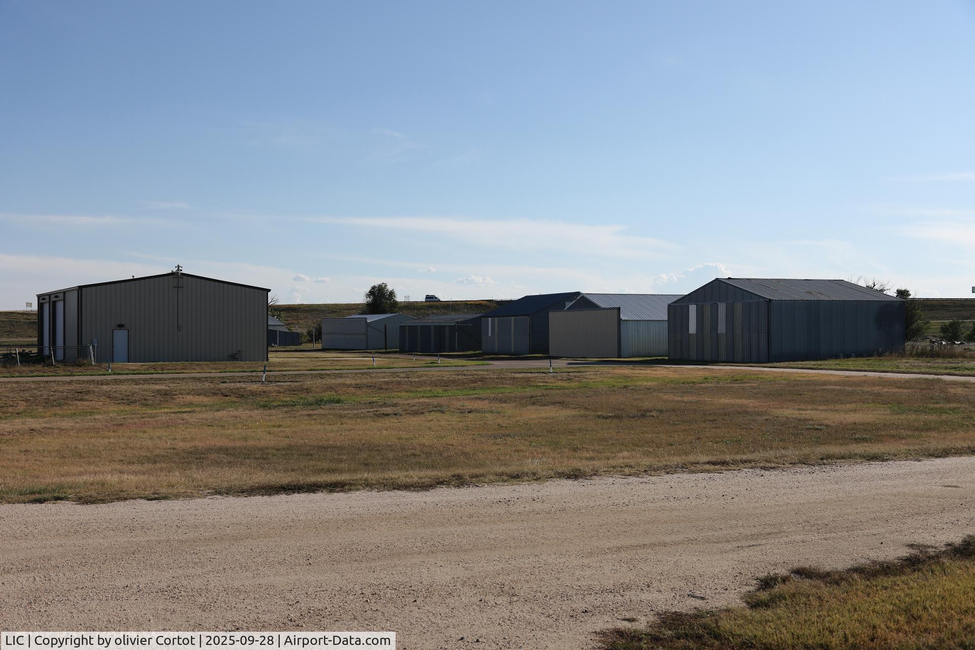 Limon Municipal Airport, hangars