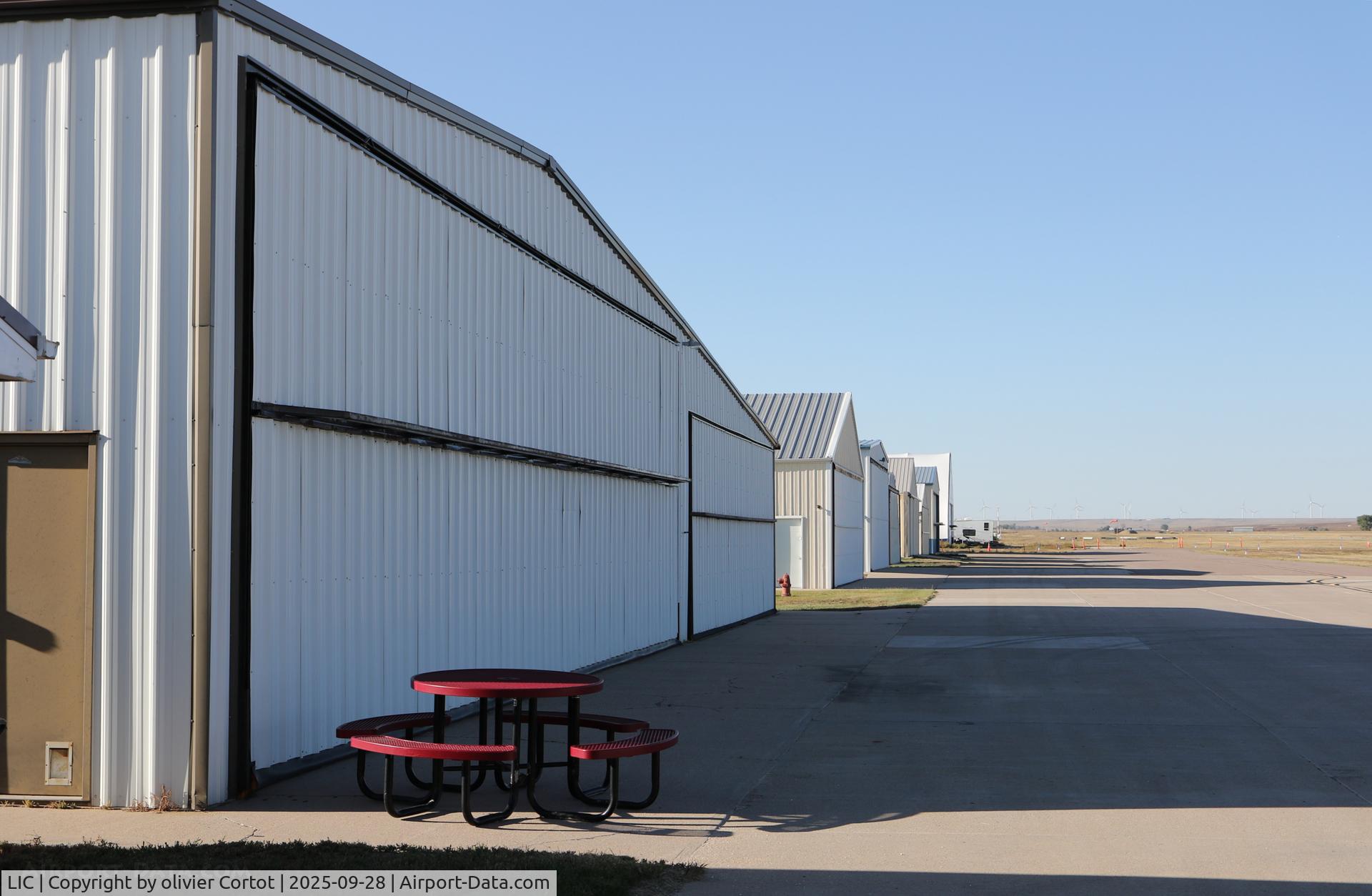 Limon Municipal Airport, hangars