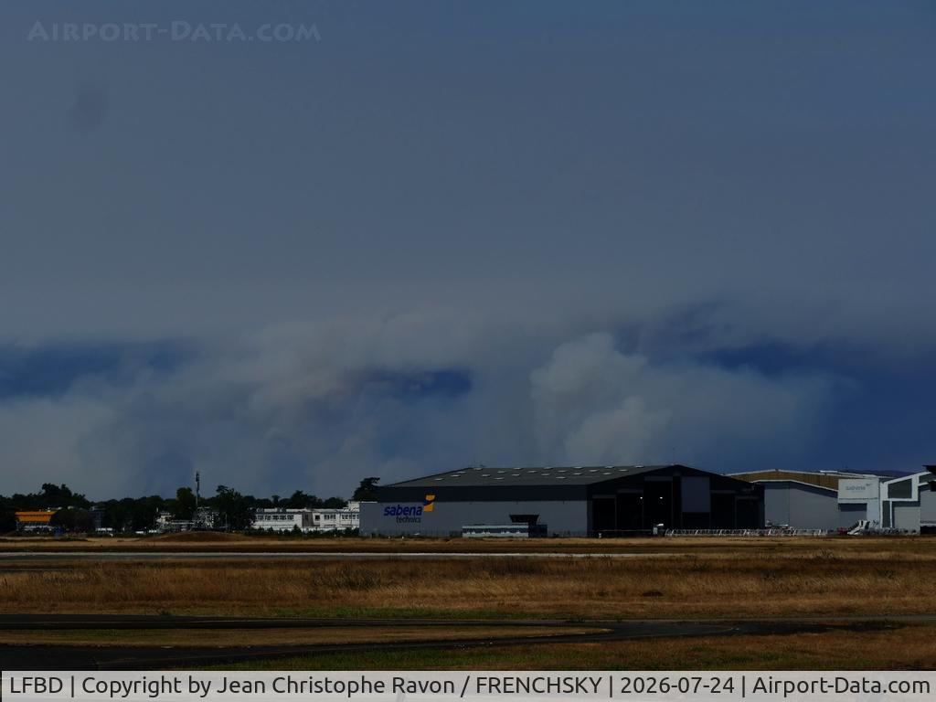 Bordeaux Airport, Le Porge - Saumos' fire,  view of Bordeaux airport, apocalypse !