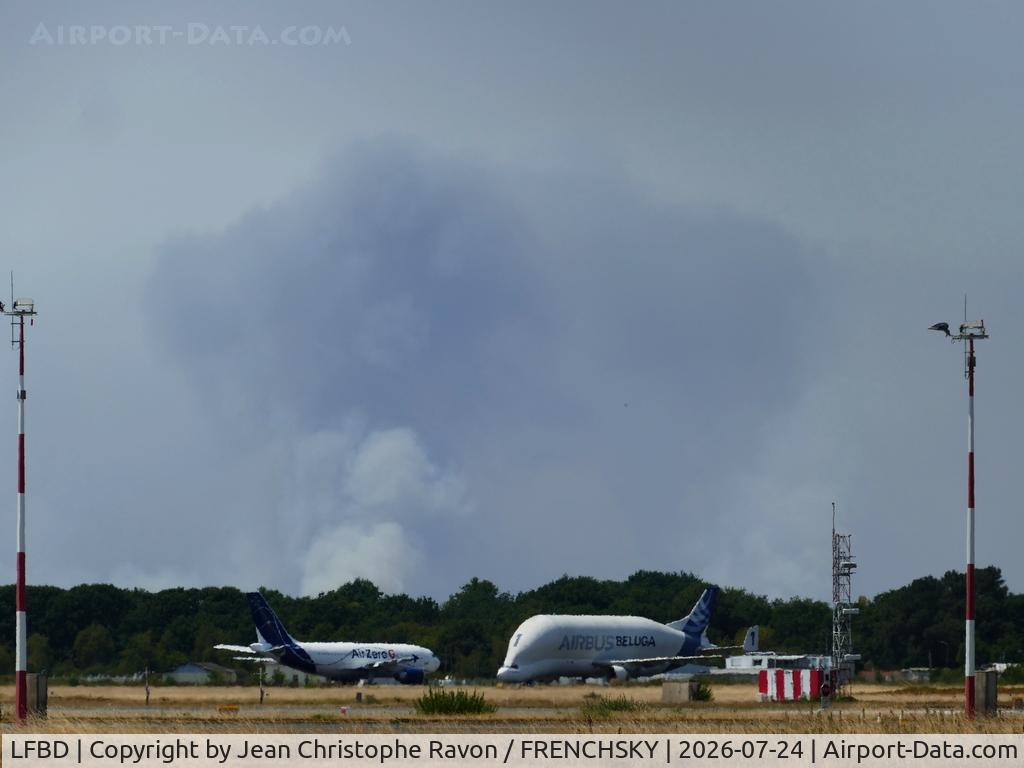 Bordeaux Airport, Le Porge - Saumos' fire,  view of Bordeaux airport, apocalypse !