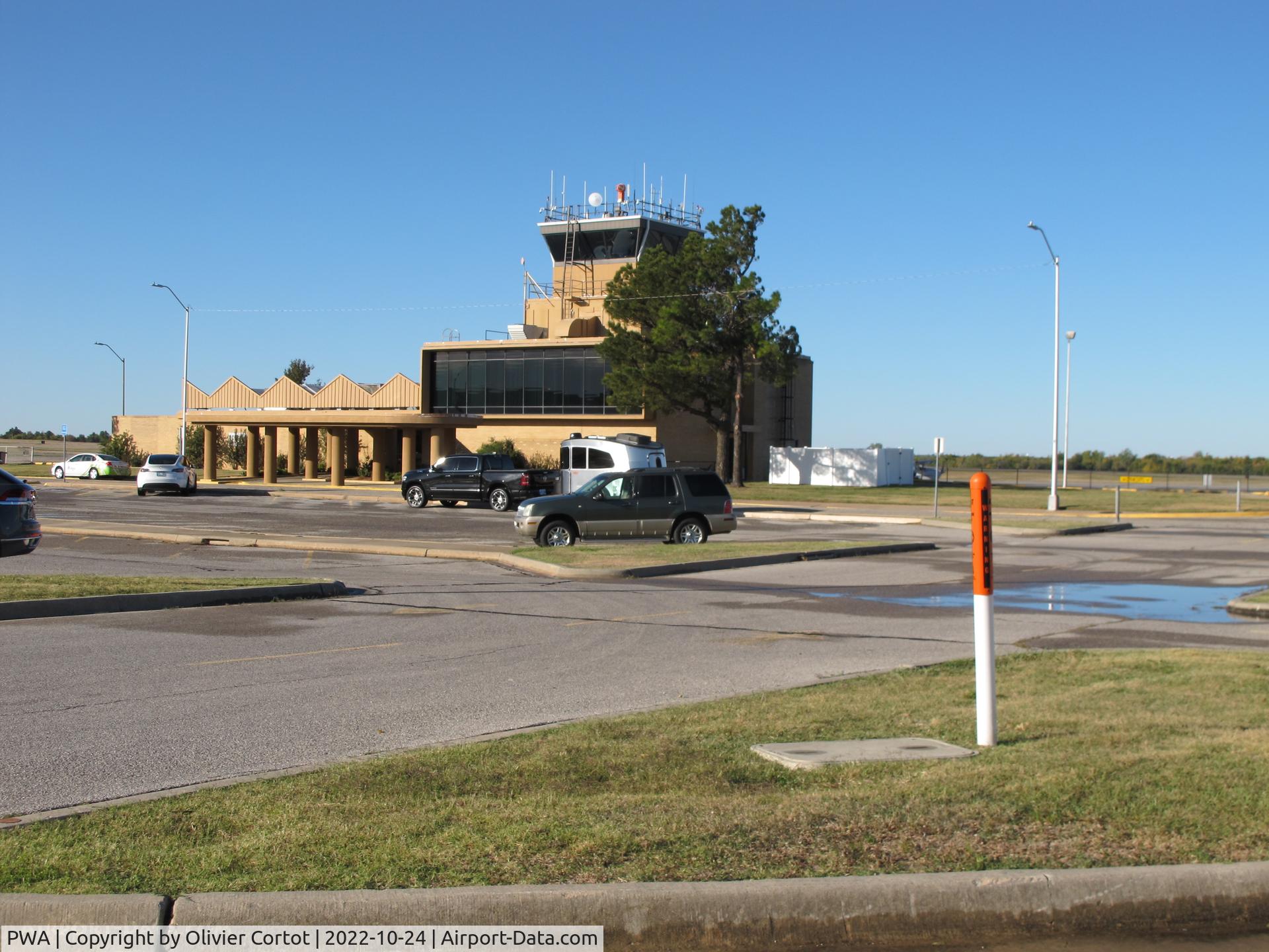 Wiley Post Airport, the tower, photo by Olivier Cortot