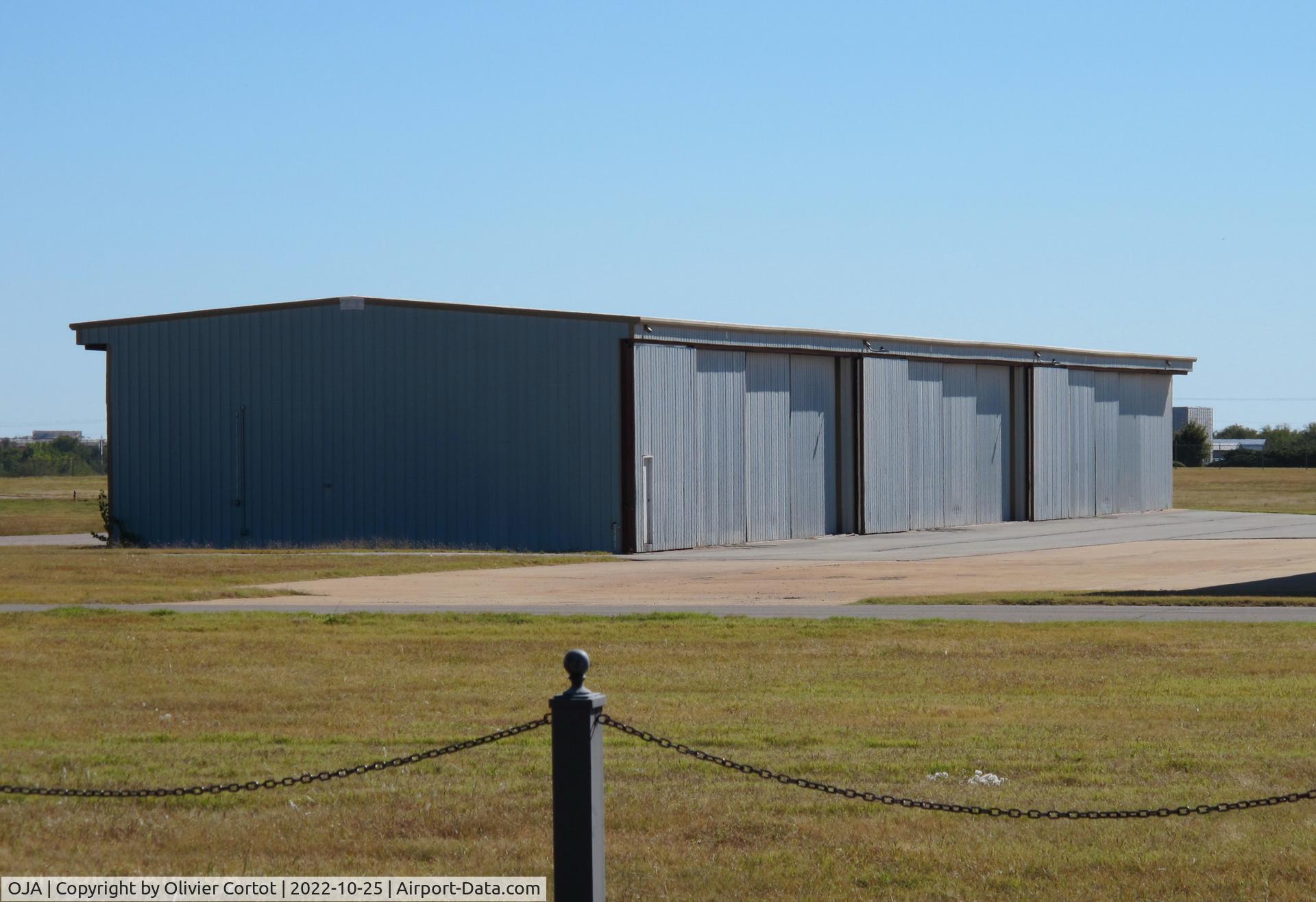 Weatherford Stafford Airport, 2022, photo by Olivier Cortot