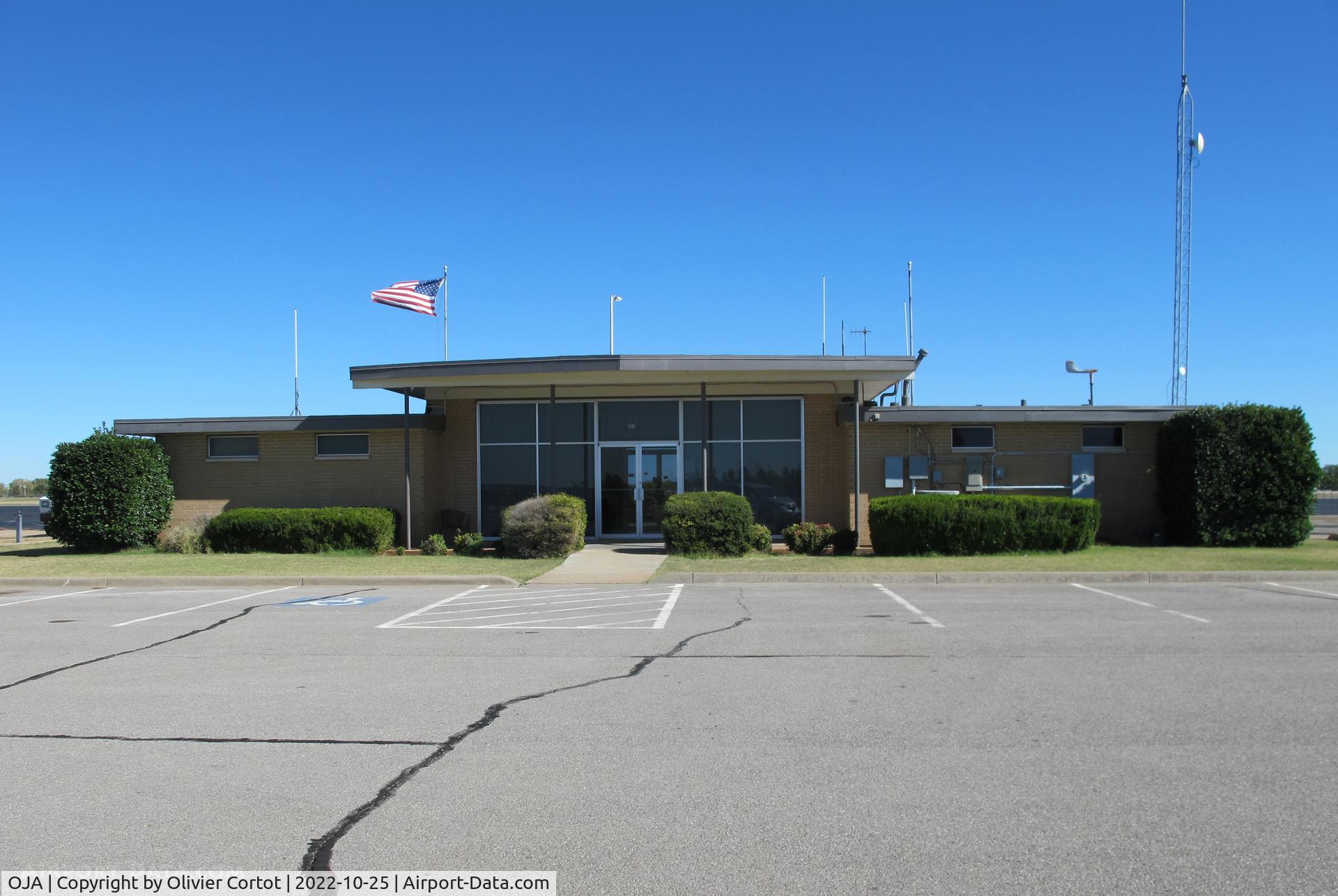 Weatherford Stafford Airport, the terminal, photo by Olivier Cortot