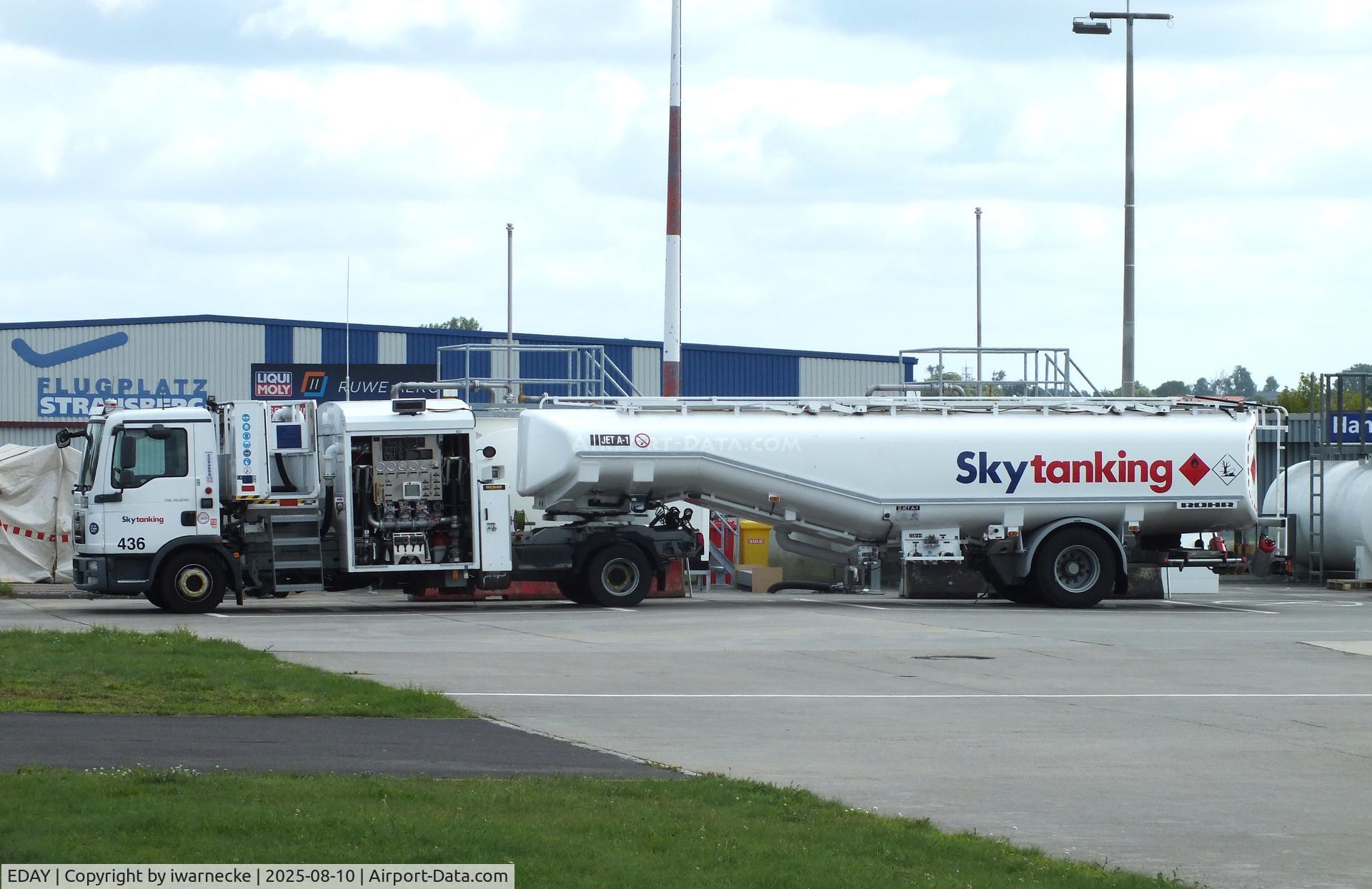 Strausberg Airfield Airport, heavy airfield fuel truck at Strausberg airfield #v, photo by iwarnecke