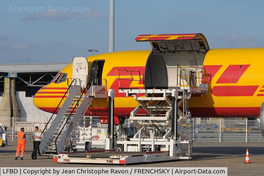 Bordeaux–Mérignac Airport, DHL parking FOX, photo by Jean Christophe Ravon / FRENCHSKY