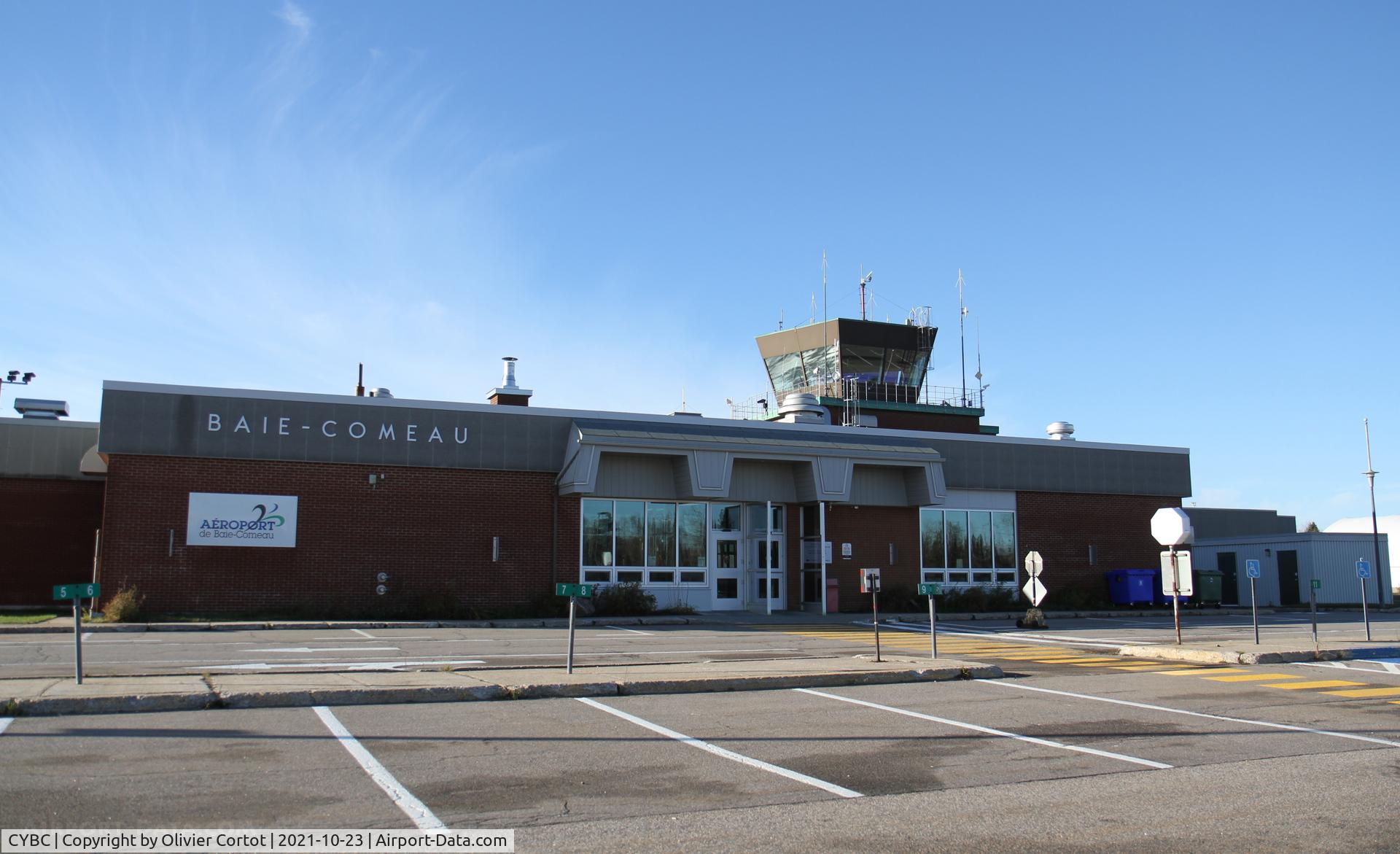 Baie-Comeau Airport, the tower, photo by Olivier Cortot