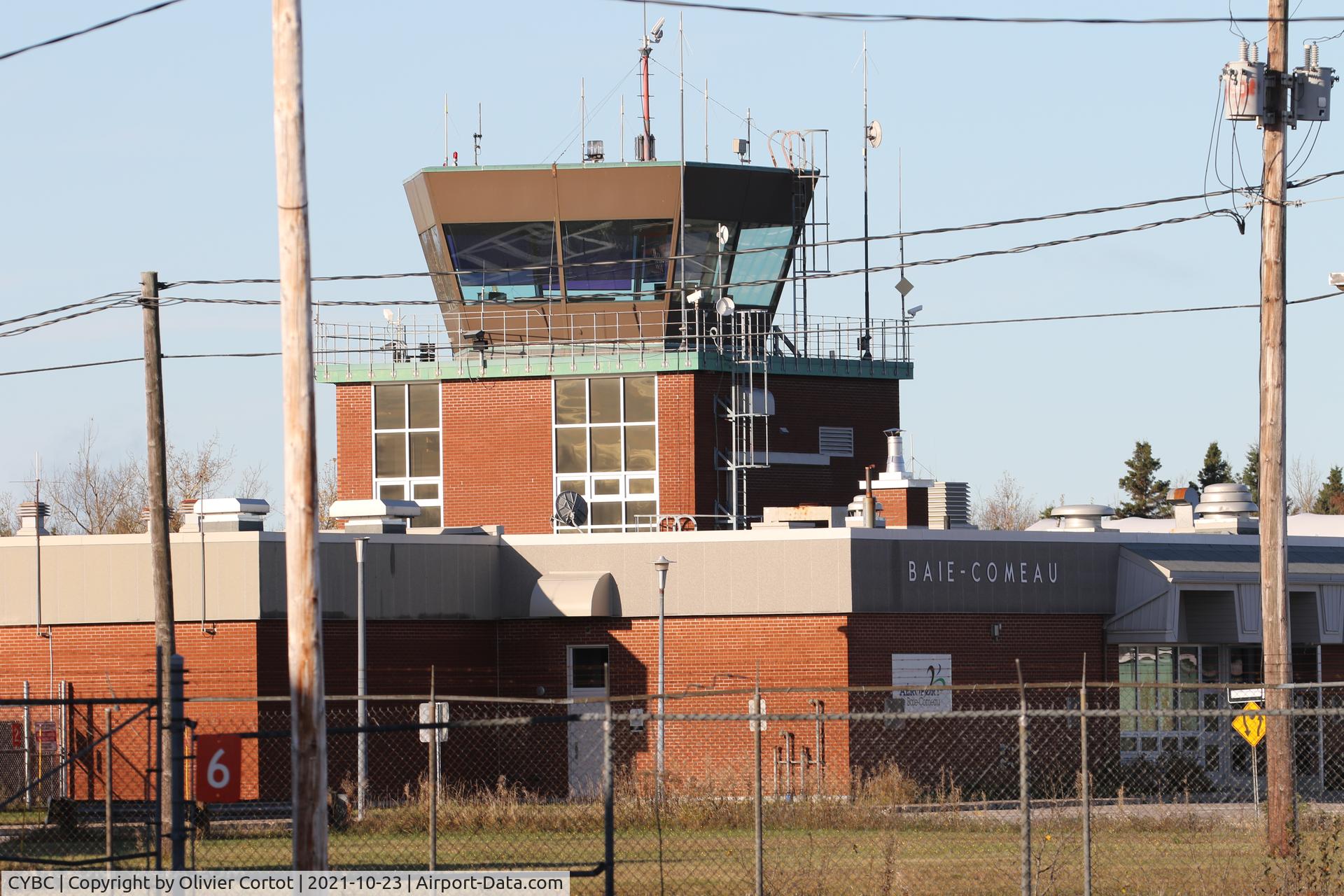 Baie-Comeau Airport, closer view, photo by Olivier Cortot