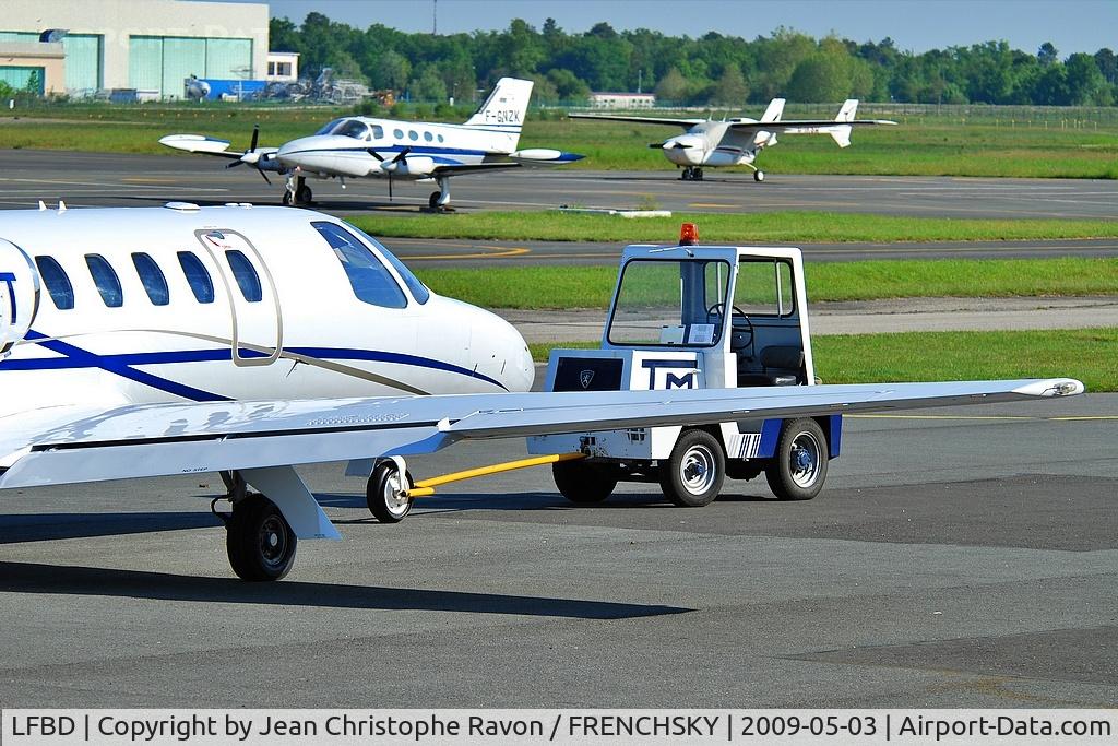 Bordeaux–Mérignac Airport, parking Airlec Air Espace, photo by Jean Christophe Ravon / FRENCHSKY