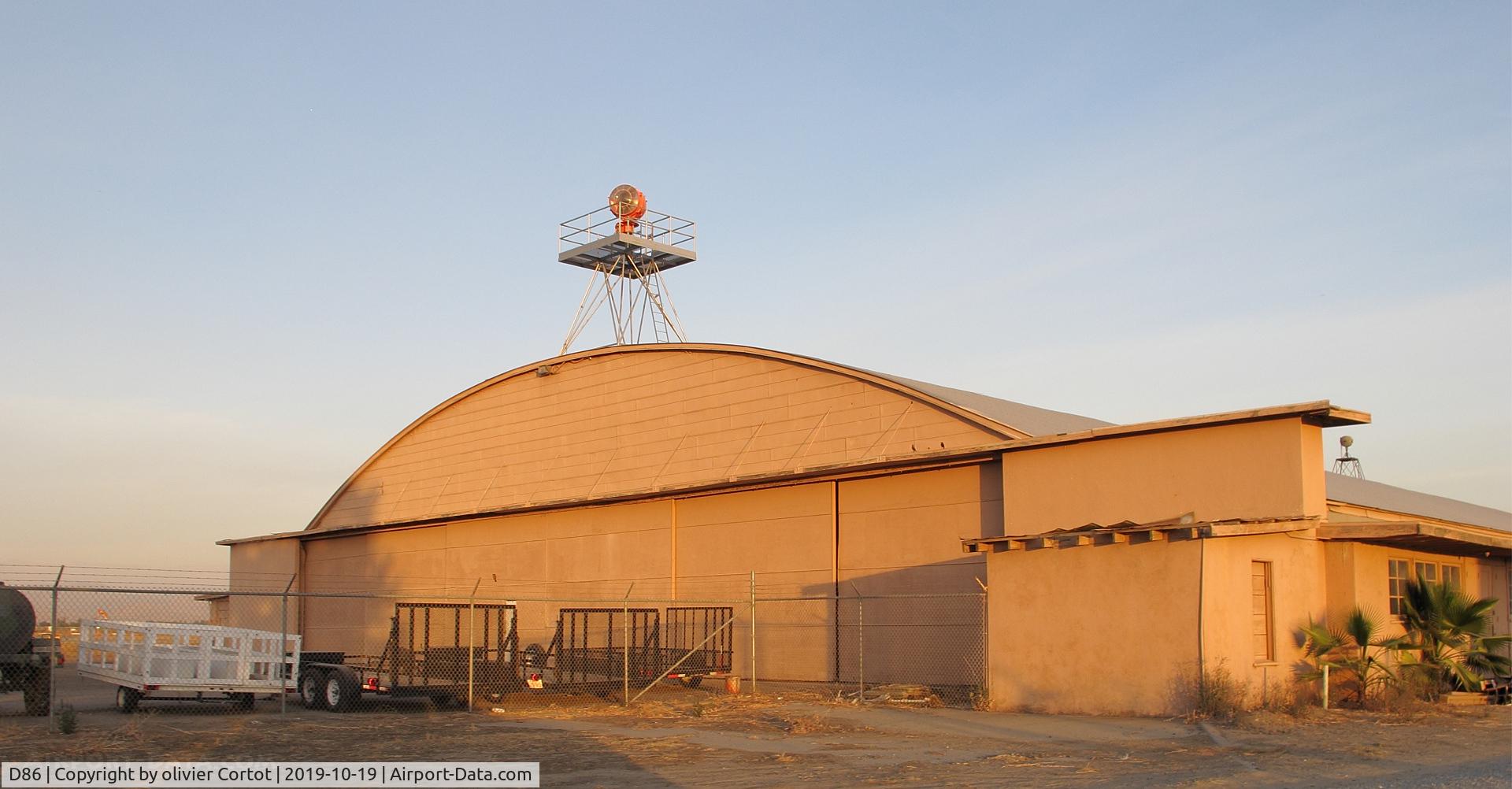 Sequoia Fld Airport, main hangar, photo by olivier Cortot