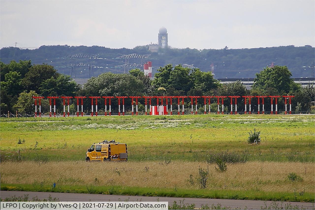 Paris-Orly Airport, ILS, Paris-Orly airport (LFPO-ORY), photo by Yves-Q