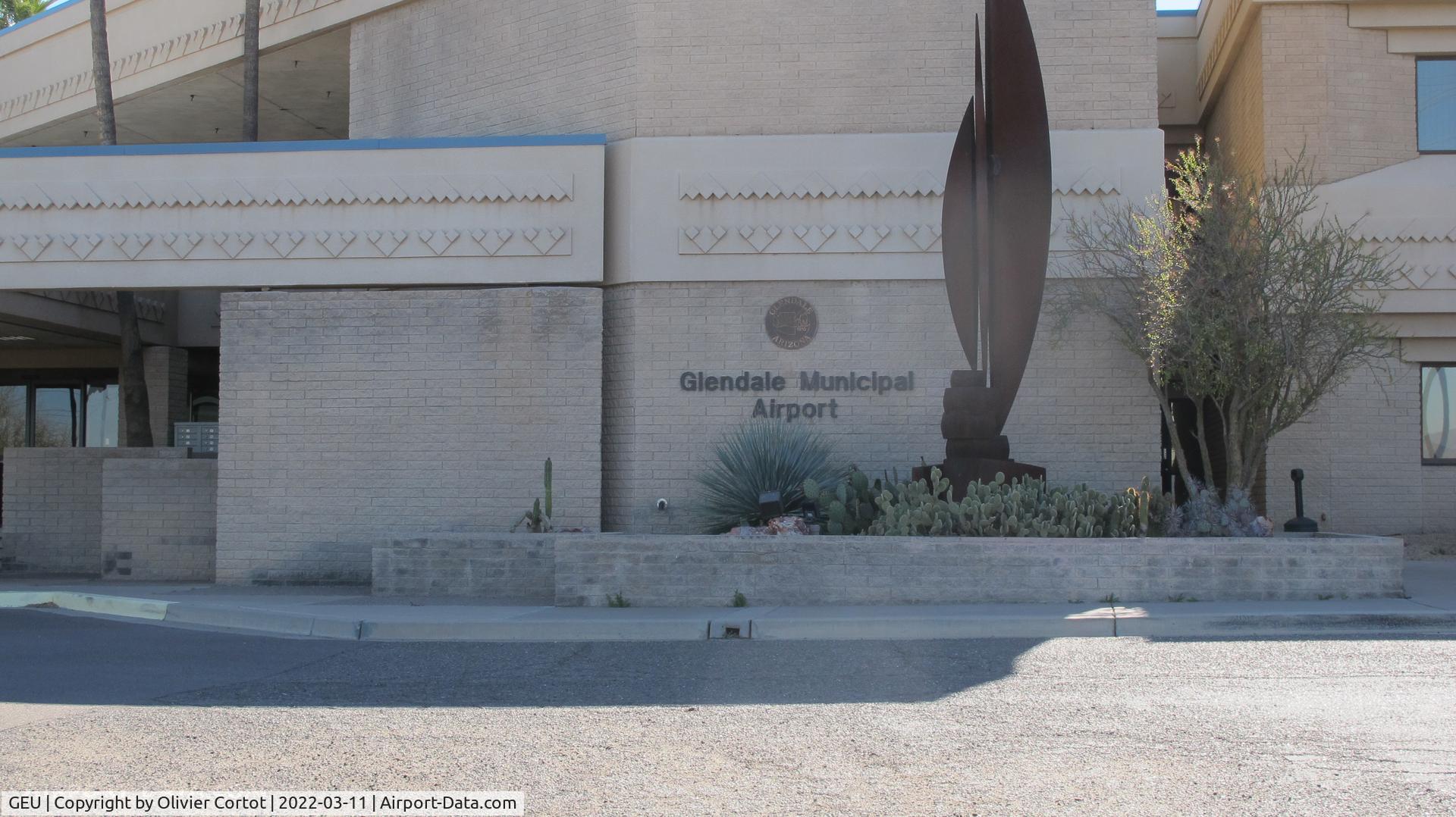 Glendale Regional Airport, the terminal, photo by Olivier Cortot
