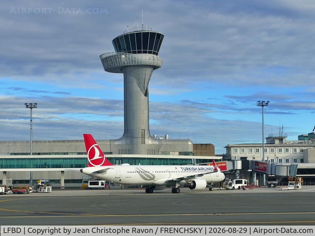 Bordeaux–Mérignac Airport, The tower with Turkish Airlines, photo by Jean Christophe Ravon / FRENCHSKY