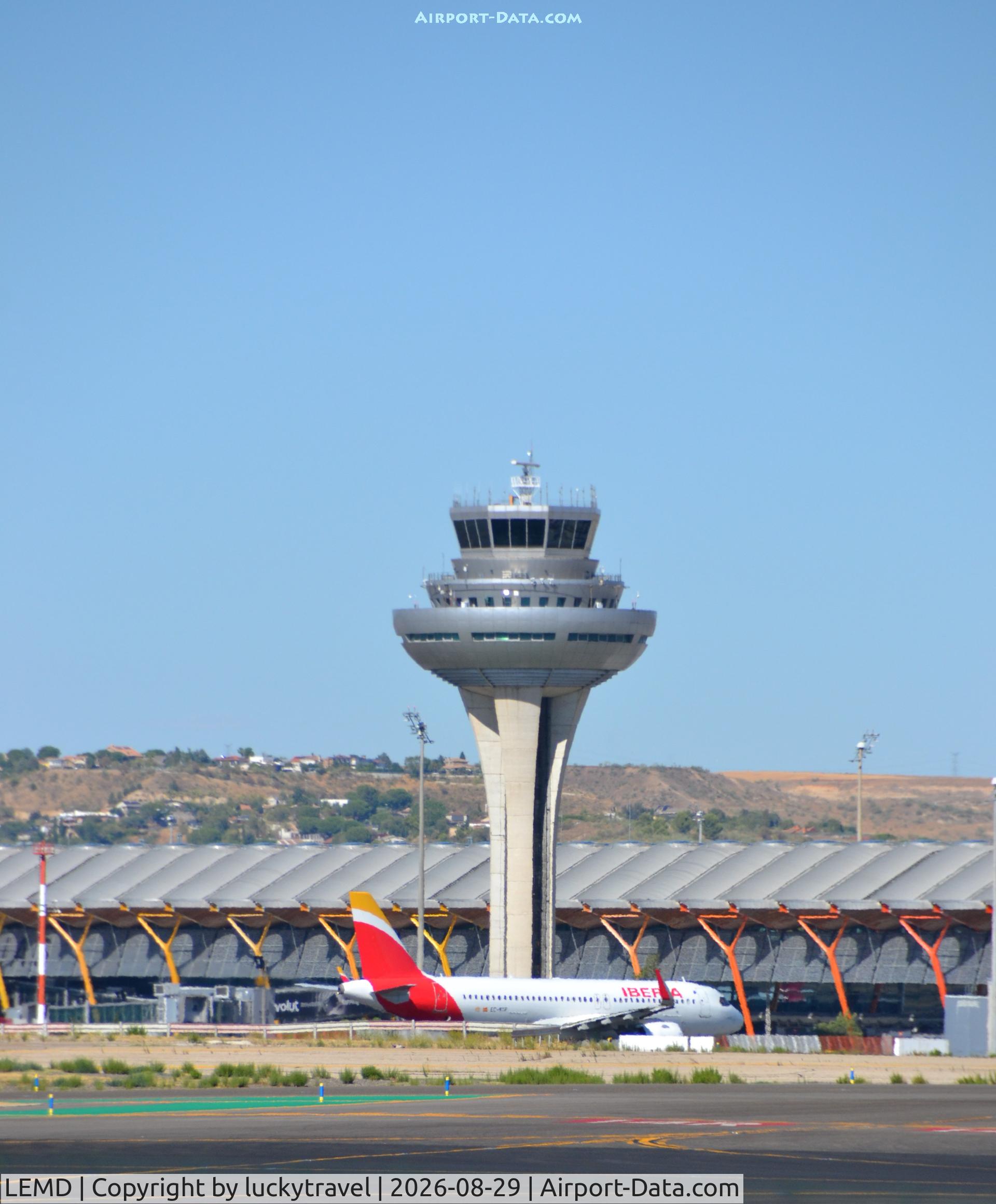 Adolfo Suárez Madrid–Barajas Airport, Terminal 4 Satelite Tower, with Iberia A320neo under it, photo by luckytravel