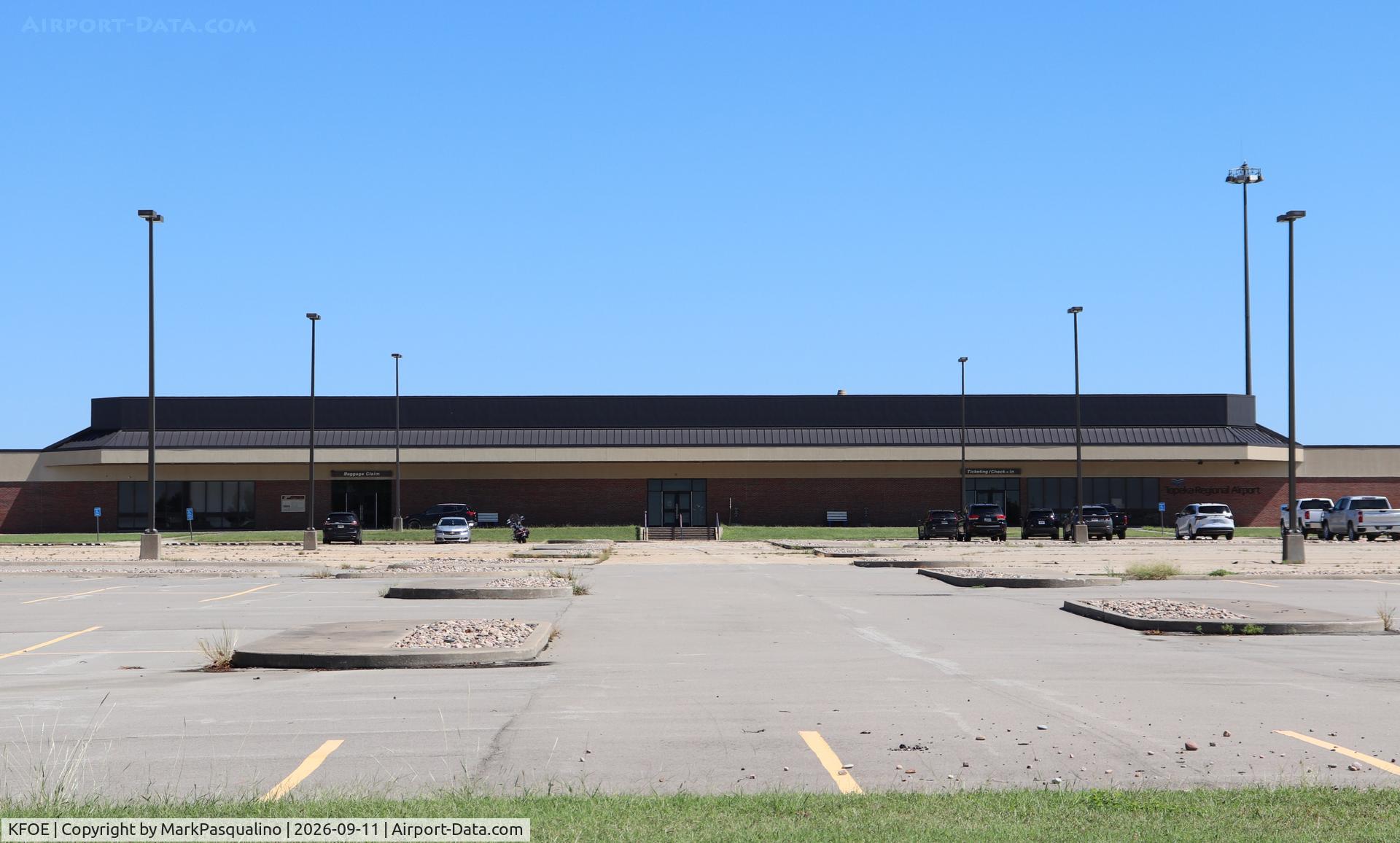 Topeka Regional Airport, Topeka Regional Airline Terminal, photo by MarkPasqualino