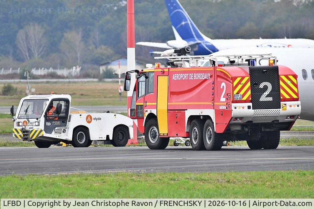 Bordeaux–Mérignac Airport, parking Kilo, photo by Jean Christophe Ravon / FRENCHSKY